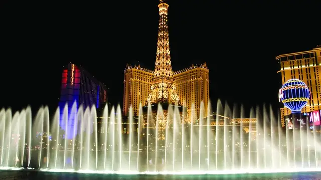 The Eiffel Tower in Las Vegas (1Ex HDR), It is time for a n…