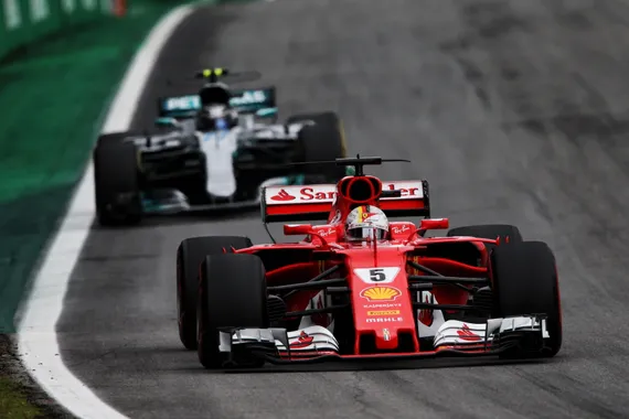 Senna dando voltas no GP do Brasil