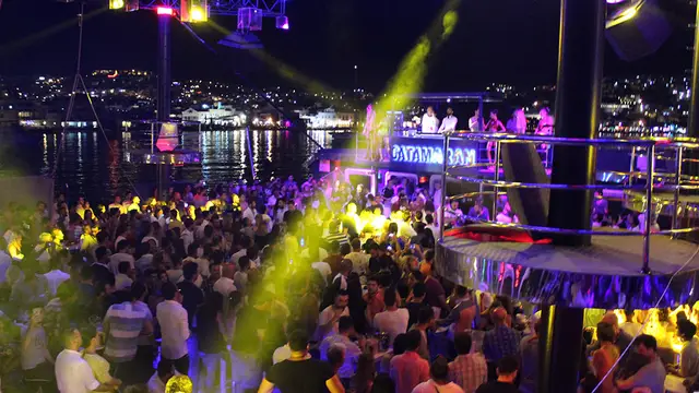 catamaran disco bodrum