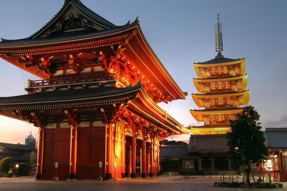 Portão Hozo-mon e pagode Templo Senso-ji em Asakusa
