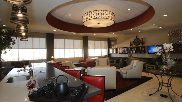 Citadel Outlet VIP Shopping Tour from LA to LAX Los Angeles Hurb